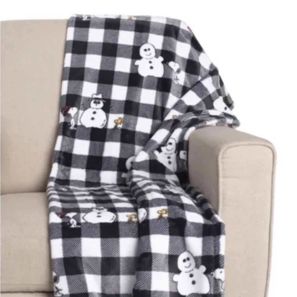 Peanuts Snoopy Velvet Soft Plush Throw Blanket 50” x 70"